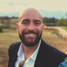 Parce-que la vie est courte et que des milliers d'aventures nous attendent,  en 2020 j'ai sauté le pas et j'ai changé de métier en passant de chef de  projet/attachée de presse à