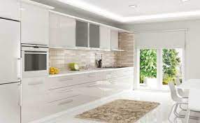 Beyaz duvarları olan bir mutfakta dolaplar canlı kırmızı ise genel mekan hafif gül rengi. Mutfak Dolabinda En Kullanisli Renkler Neler Dekorasyon Trendleri Mutfak Dolaplari Mutfak Ic Tasarim Mutfak