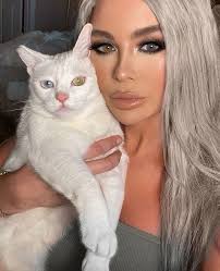 14.5k Likes, 176 Comments