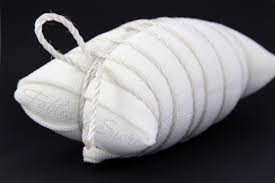 Come gestirlo, conservarlo e usarlo scritto il 4 giugno 2020 che sia nato da zero, impastando acqua, farina e attesa, o che sia arrivato in regalo da amici, conoscenti o fornai, il lievito madre va custodito e curato, come una creatura viva ( in realtà è un insieme di creature, una coltura di lieviti e batteri lattici, ma. Lievito Madre Uso Gestione E Conservazione Fables De Sucre