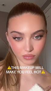 Glamorous Makeup Tutorial for a Hot and Irresistible Look