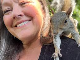 When your little girl has been away for weeks tending to the kits and  remembers you❤️ #squirrellove