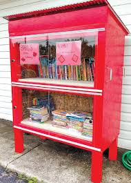 FISH of Grand Blanc offers little lending library at food pantry