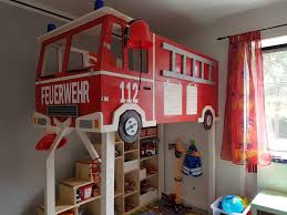 Für das kinderbett aus europaletten benötigst du vier neue paletten. Feuerwehr Hochbett Furs Kinderzimmer Selbst Bauen