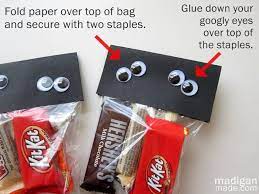 Easy Halloween Goody Bag Idea Madigan Made Diy Halloween Treats Halloween Treat Bags Diy Halloween Goodie Bags