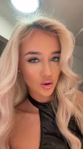 Holly Brewster's Instagram, Twitter & Facebook