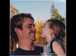 Il laisse derrière lui une fille, meadow, âgée de seulement quinze ans. Paul Walker L Hommage Touchant De Sa Fille Meadow Purebreak