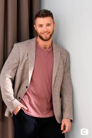 Головним героем нового сезону холостяк 2021 став михайло заливако. Kanal Stb Obyavil Kto Stanet Novym Holostyakom Lichnye Dannye I Foto Karavan