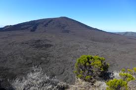 Le dernier réveil de la fournaise remonte au 25 octobre 2019. Le Piton De La Fournaise Depuis Le Pas De Bellecombe Carte De La Reunion