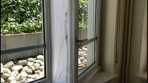 Die abdichtung passt bei allen gängigen fenstern, deren umlaufmass von 4 meter nicht überschritten wird. Hoomee Fensterabdichtung Fur Klimaanlagen Installation Doppelfenster Youtube