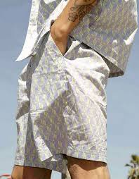 Adidas originals logo image sizes: Adidas Originals Summer Club Pantaloncini Con Coulisse E Stampa Con Logo Ripetuta Rakawc