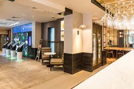 Set in a prime location of london, premier inn london king's cross puts everything the city has to offer just outside your doorstep. Hub By Premier Inn London King S Cross Reception Bild Von Hub By Premier Inn London King S Cross Hotel Tripadvisor