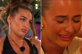 Outraged Love Island fans slam 'desperate' girl as she steals boy in shock  recoupling