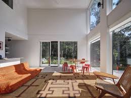 Nagy Kontenerhaz Erdei Kornyezetben Tolgyfa Kore Epitve A Modern 6 Szallito Kontenerbol Allo Otthont P7 In 2020 Container House Usa Living Luxury House