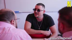 Χαρακτηριστικοί είναι οι στίχοι του κομματιού «gucci» όπου είχε γράψει και τραγουδήσει:ο mad clip πέθανε σήμερα τα ξημερώματα λόγω τροχαίου . Nekros O Raper Mad Clip Skotw8hke Se Troxaio Sth Boyliagmenh Lifo