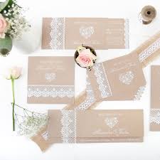 Vintage Hochzeitspapeterie In Kraftpapieroptik Mit Herz Und Aufgedruckter Spitze Im Design Alessandra Und Joshua Car Hochzeitspapeterie Papier Hochzeitsfeier