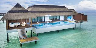 Set on the east of the island, you can enjoy the splendid sun rise and ease into the day in harmony with nature. Pullman Maldives Maamutaa Arenatours