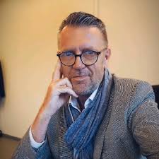 Making Chef knives is an art, but the best part is the oiling up! Carbon  steel with the handle made out of Robinia Pseudoacacia, which was standing  in the back of our