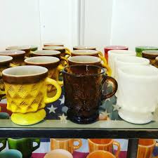 営業中 暖かい日は入口全開です 香川県 うどん県 雑貨屋 ファイヤーキング fireking ミルクガラス milkglass アメリカ雑貨 アメリカン雑貨 ビンテージ ヴィンテージ マグカップ 瀬戸内暮らし キンバリー fire king glassware tableware