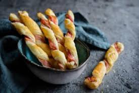 Recette Allumettes Feuilletees Au Philadelphia Et Jambon Sec 750g Recette En 2020 Jambon Sec Recette Recettes D Amuse Gueules
