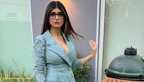 Mia khalifa robert sandberg instagram photos. Mia Khalifa Has Hilarious Reaction To Her Death Hoax Spread By Twitter User See Post
