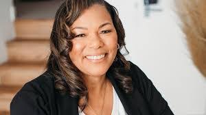 Lisa Dorsey's Instagram, Twitter & Facebook