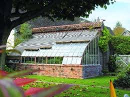 Serres A L Ancienne De La Poesie Au Jardin Elle Decoration Amenagement Jardin Escalier De Jardin Jardins
