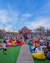Singgah sampai malam, maka kamu bisa melihat pemandangan lebih indah. Lokasi Dan Daftar Menu Pelangi Cafe And Resto Bogor Terbaru Visityuk Com