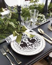3 Chic Table Settings For Your Holiday Dinner How To Decorate Christmas Table Settings Christmas Table Christmas Tablescapes