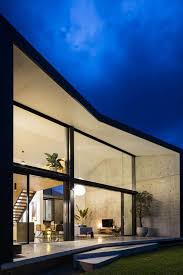 Gallery Of Binary House Christopher Polly Architect 23 Yellow Brick Houses Concrete Houses House Paint Exterior