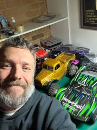 What do people do while building their rigs?