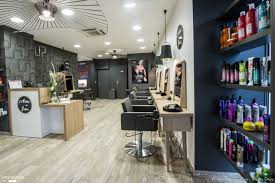 Renovation Totale D Un Salon De Coiffure De 100m Modernite Chaleur Et Esprit Cocooning Sont Mis En Avant Dan Salon De Coiffure Deco Salon De Coiffure Salon