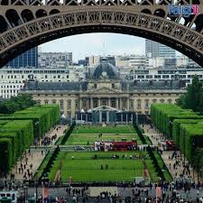 Credit card, debit card, or cash deposit required for incidental charges. Champs De Mars Tour Eiffel Parigi Tour Eiffel Paris France Paris