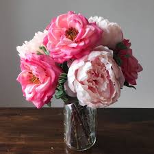 Tips For Using Fake Flowers And Greenery How To Arrange Them So They Look R Diy Wedding Bouquet Fake Flowers Fake Flower Arrangements Fake Flower Centerpieces