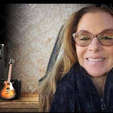 Kari Mckenna's Instagram, Twitter & Facebook