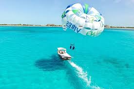 Debes saber nadar para practicar cualquiera de estos deportes. Aventura Privada De Parapente Buceo Deportes Acuaticos Providenciales 2021 Viator