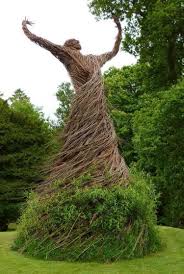 Garten Skulpturen Frau Kleid Weidenruten Gruen Trocken Gartenskulpturen Weidenruten Und Baum Skulptur