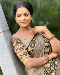 In the story, sathyamoorthi (played by stalin) is the eldest brother, who takes care of the others and runs the stores. Vj Chithra Serial Actress Latest Hd Photoshoot Images Bio Online In 2020 Beauty Girl Beautiful Women Naturally Cute Beauty