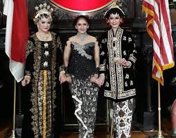 Buat kalian yang mau privat make up atau mau boking make up bisa contact wa 085643797191. Festival Indonesia 2019 Road Show Cinta Budaya Indonesia Lintas Benua Amerika Bernasnews Com