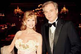 Cecília esztergályos (born 26 january 1943) is a hungarian actress. Elhagyta Ferjet Egy Uj Szerelem Miatt A Magyar Szineszno 40 Felett Talalt Ra Az Igazira Hazai Sztar Femina