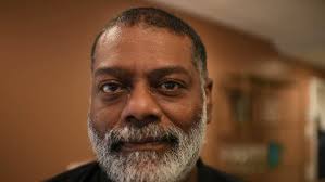 Linsbyte: Baker Karim