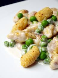Gnocchis au saumon et à la crème ww, recette d'un bon plat de gnocchis crémeux au saumon fumé facile et parfait à servir avec une salade pour un repas léger. Gnocchi Patate Douce Creme Coco Citronelle Avec Petit Pois Gnocchis Patate Douce Recettes De Cuisine Recette Gnocchi