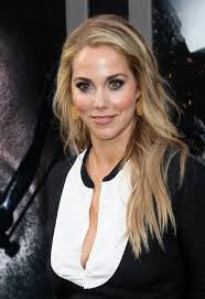Elizabeth berkley is an american actress, a dancer as well as an author who is best known for her work in elizabeth berkley bio. Pictures Photos Of Elizabeth Berkley Elizabeth Berkley Medium Curly Hair Styles Celebs