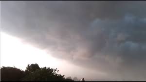 Heute mittag und am frühen nachmittag nur vereinzelt gewitter mit örtlichem starkregen, hagel und sturmböen. Unwetter Von Heute In Deutschland Feuer Nach Blitzeinschlag Starkregen Gewitter Niedersachsen Youtube