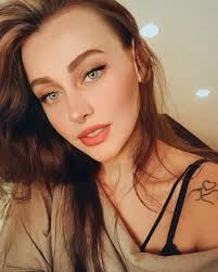 Sabrina Larson (@sabrinaalanagiehl) • Instagram photos and videos