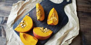 Lavare bene la zucca è fondamentale pulire accuratamente la zucca sotto acqua corrente, strofinando bene con uno spazzolino nel caso ci siano residui di la zucca è perfetta anche da trasformare in centrotavola. Zucca La Buccia Non Si Butta La Cucina Italiana