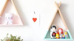 Quand votre enfant est né, vous avez pensé à acheter des décorations de chambre pour bébé ainsi que des papiers peints avec des motifs de dessins animés. 8 Diy Pour Une Chambre De Bebe Adorable M6 Deco Fr
