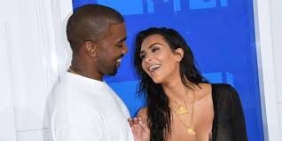 Most women would think twice before walking out of the house with no bra on, but not the kardashians! Foto Perdana Bayi Ketiga Kim Kardashian Kanye West Ditawar Hingga 71 M Kapanlagi Com