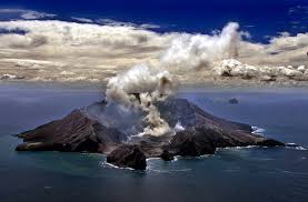 One man from white island, also known by its maori name whakaari, told radio new zealand that conditions around the island made it hard for searches to be carried out. Vulkanausbruch In Neuseeland Keine Hoffnung Auf Uberlebende