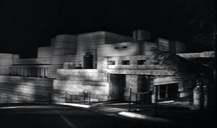 The Iconic 'House on Haunted Hill' Mansion Just Hit the Market in  California - Bloody Disgusting